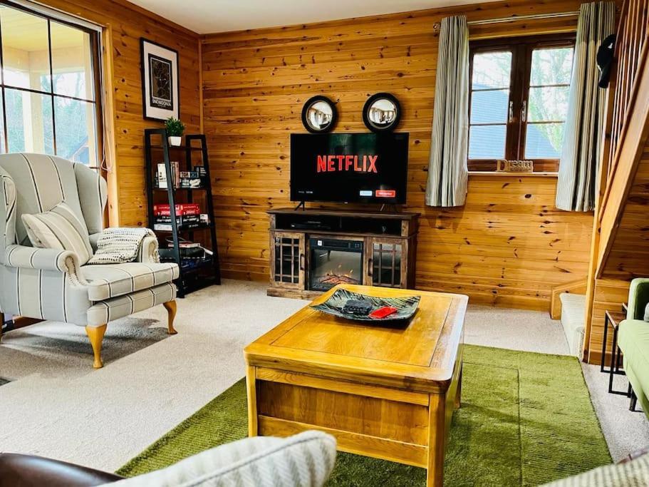 Artro Lodge Luxury 3 Bedroom, 3 Bathroom & Hot Tub Llanbedr  Buitenkant foto