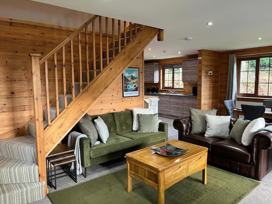 Artro Lodge Luxury 3 Bedroom, 3 Bathroom & Hot Tub Llanbedr  Buitenkant foto