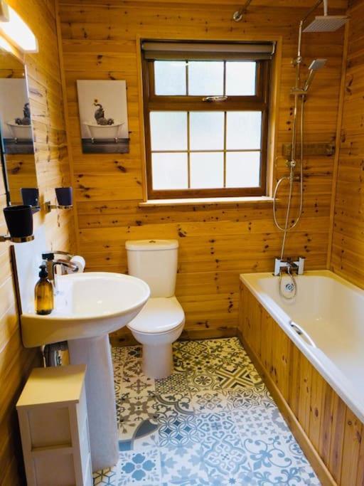 Artro Lodge Luxury 3 Bedroom, 3 Bathroom & Hot Tub Llanbedr  Buitenkant foto