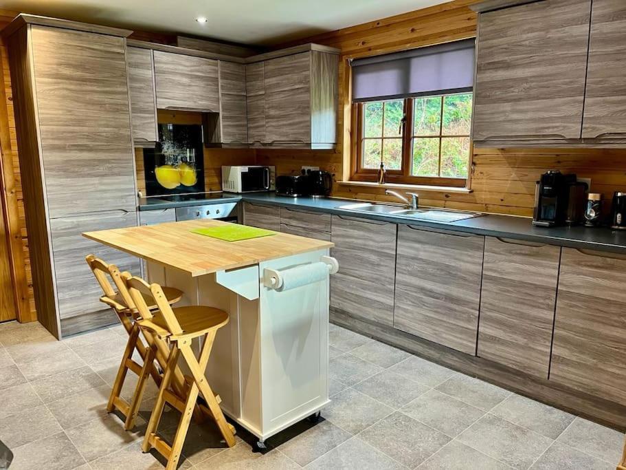 Artro Lodge Luxury 3 Bedroom, 3 Bathroom & Hot Tub Llanbedr  Buitenkant foto